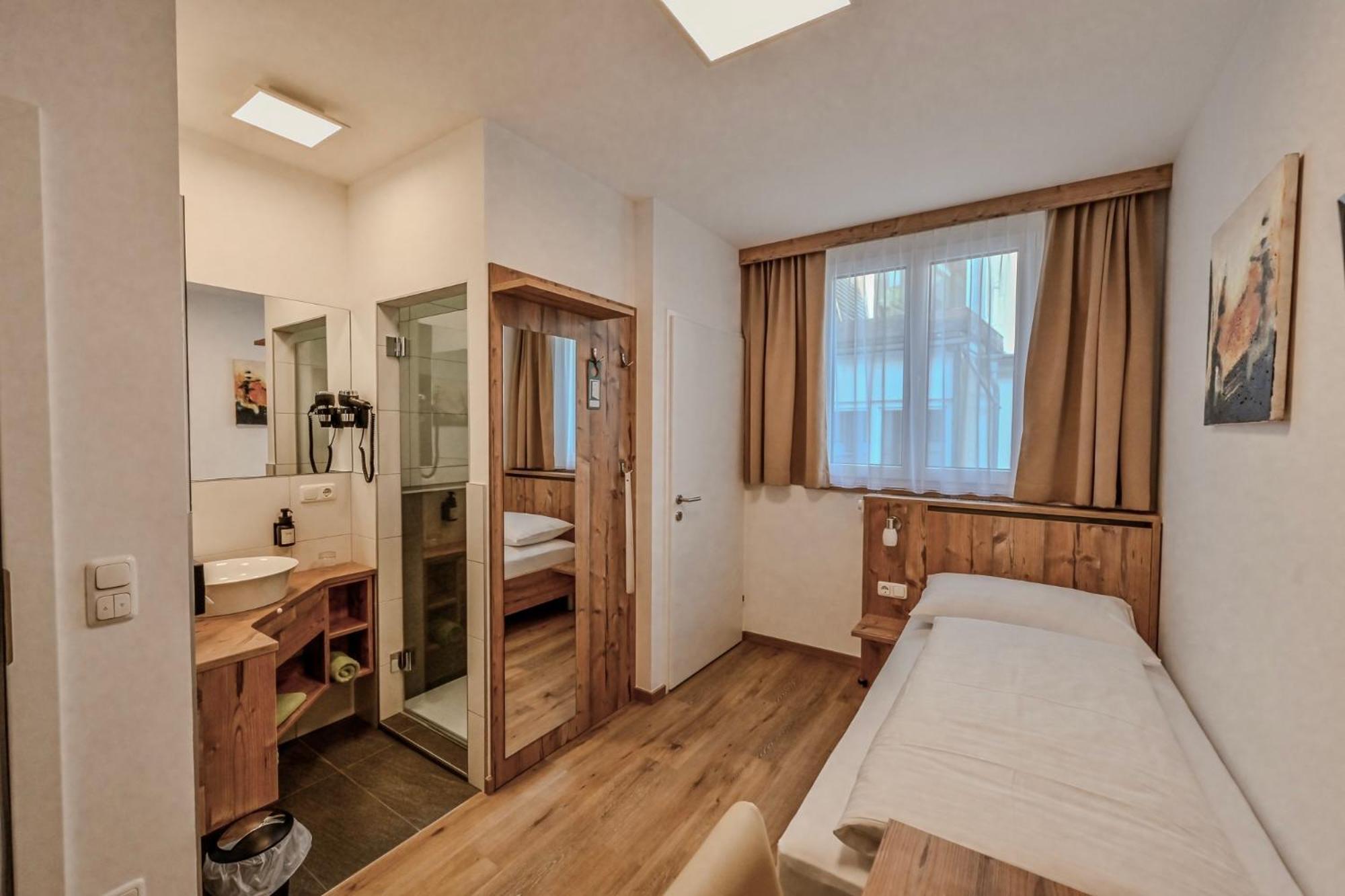 Hotel "City Rooms Wels" Экстерьер фото